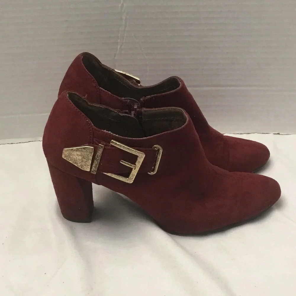 Aerosols women’s used red ankle heels